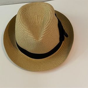 Fedora with black bow. One size.